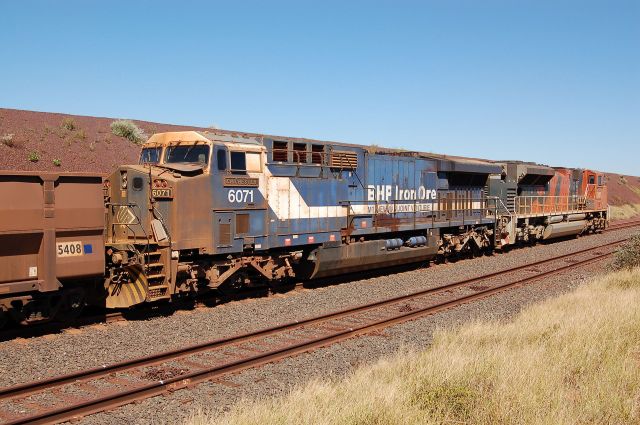 BHPB AC6000CW + EMD SD70ACe