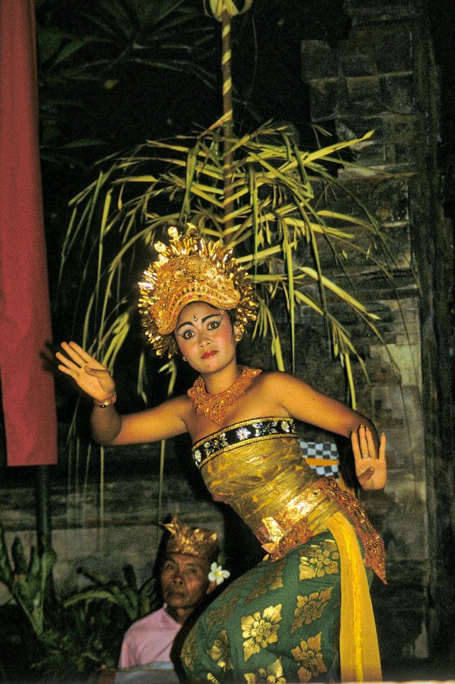 Barong dancer R59_orb