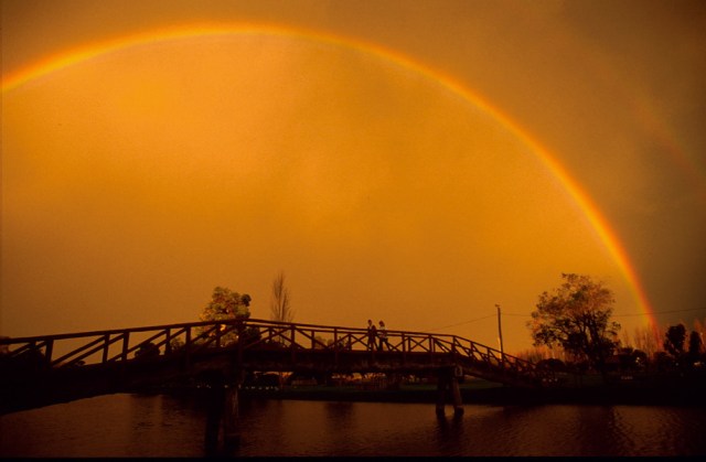buss-bridge-rainbow3