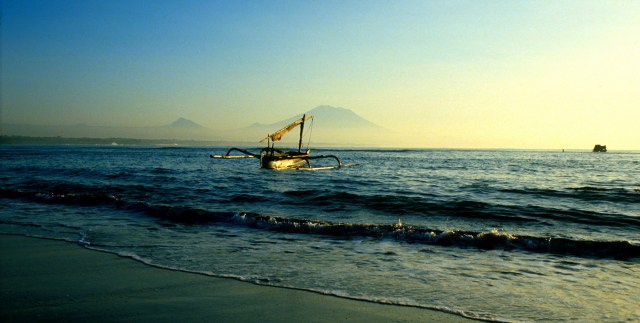 sanur-boat-dawn-r1