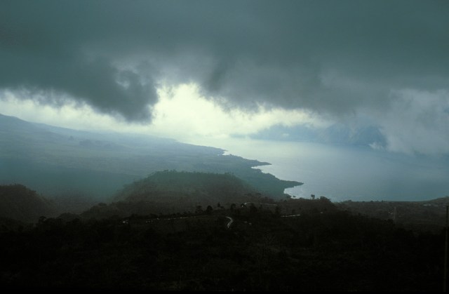 crater-lake-storm-090305