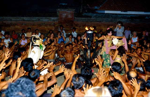 kecak-dancers-g238