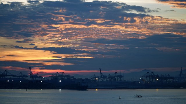 141027-002-laem-chabang