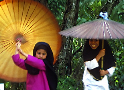 Umbrella girls 89enh crop