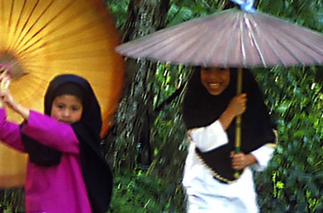 Umbrella girls 89orig crop