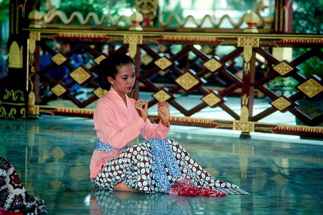 Yogya dancer 291